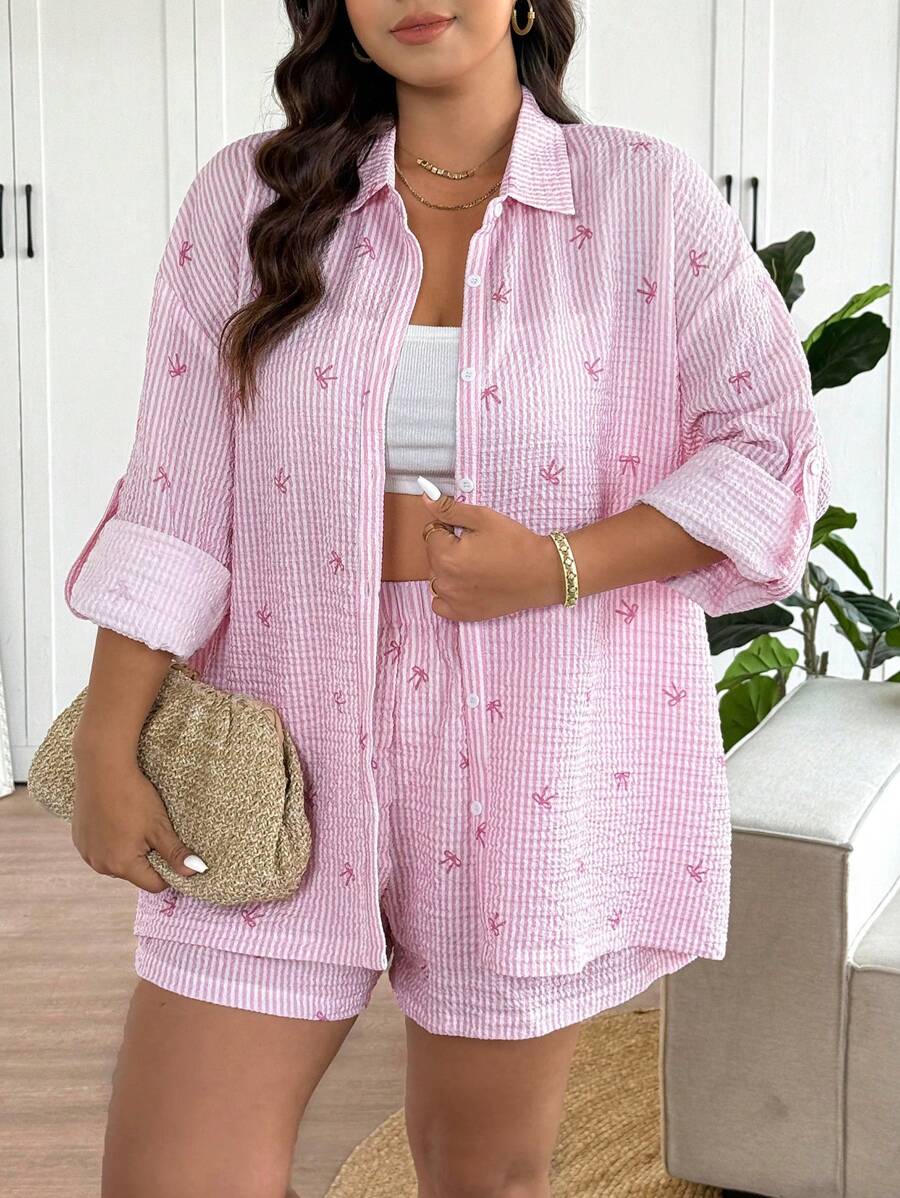 SHEIN Frenchy 大码秋季女装返校装条纹前开襟衬衫带可调节袖子短裤套装女式 - 淺粉色 - 查看 1