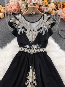 SHEIN Unity Frauen elegantes Lässig Kleid mit V-Ausschnitt, Rüschenärmeln, elastischer Taille und Blumenmuster, Farbe Schwarz, geeignet für den täglichen und Urlaubsgebrauch, Frühling/Sommer - Schwarz - Übersicht 6