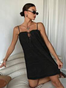 SHEIN Frenchy Đầm mini thêu khoét rỗng màu trơn cho nữ - màu đen - Xem 4