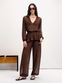 SHEIN LUNE Set de 2 piezas de camisa de manga larga con volantes y pantalones casuales para mujer, ideal para vacaciones y resort - Café integral - Ver 4