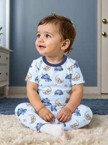 SHEIN 贴身男婴休闲简约圆领舒适短袖和长裤家居服，适合春夏季 - 彩色 - 查看 1