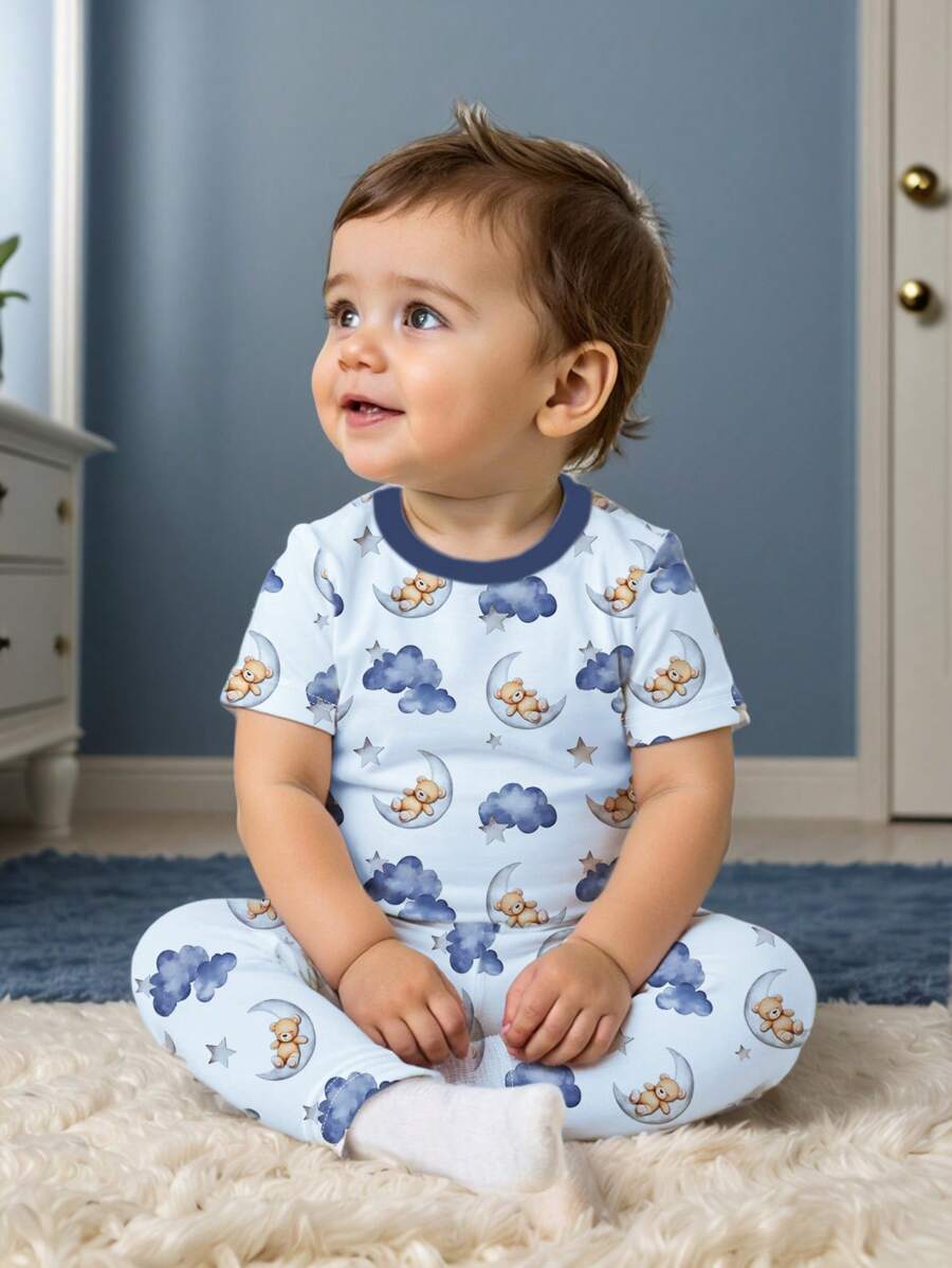 SHEIN 贴身男婴休闲简约圆领舒适短袖和长裤家居服，适合春夏季 - 彩色 - 查看 1