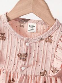 2 件/套女婴柔软条纹长袖上衣和裤子睡衣套装，粉色。衬衫采用散落的棕色泰迪熊印花，圆领，正面纽扣和褶边袖口。裤子的面料和设计与衬衫相配，下摆有褶边。 - 粉色 - 查看 4