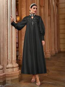 Al Najma 女士优雅长袖土耳其和阿拉伯传统长裙，带水钻锁孔领口细节 - 黑色 - 查看 4