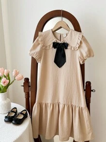 SHEIN Nova Glow Tween 女童可爱休闲泡泡袖彼得潘领拼接连衣裙，领口饰有蝴蝶结 - 杏色 - 查看 2