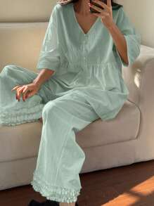 DAZY Bộ đồ ngủ nữ mặc nhà cổ chữ V màu trơn tối giản viền bèo nhún - màu xanh lá - Xem 1