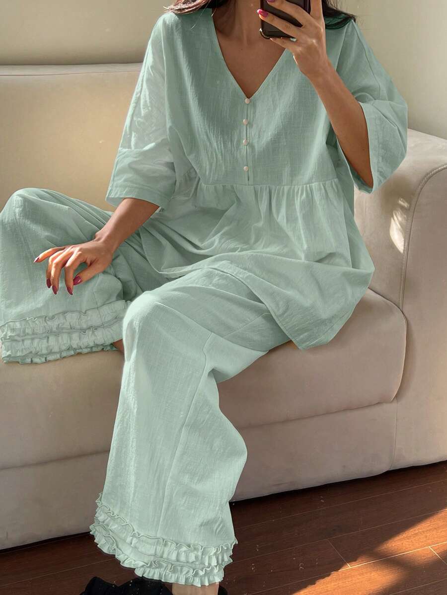 DAZY Bộ đồ ngủ nữ mặc nhà cổ chữ V màu trơn tối giản viền bèo nhún - màu xanh lá - Xem 1