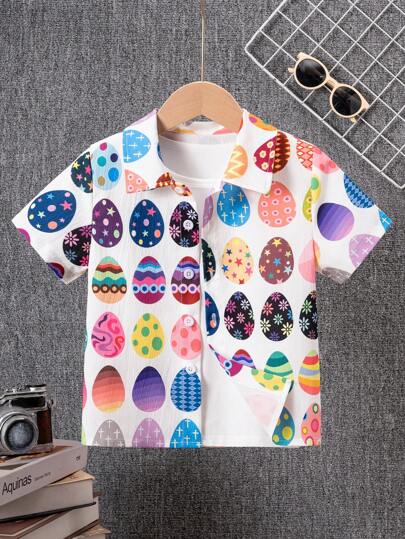 年轻男孩夏季休闲彩色鸡蛋印花 Polo 领短袖衬衫，适合度假穿着