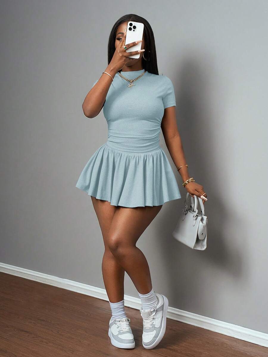 Slaydiva 春夏新款休闲基础款运动风简约圆领短袖两面褶短T恤+摆伞裙两边短款前后中长款浅灰色罗纹针织面料女两件套夏季套装 - 藍色 - 查看 1