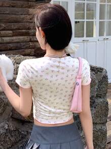 DAZY 女士短款修身镂空前系带短袖休闲 T 恤可爱上衣春夏花卉