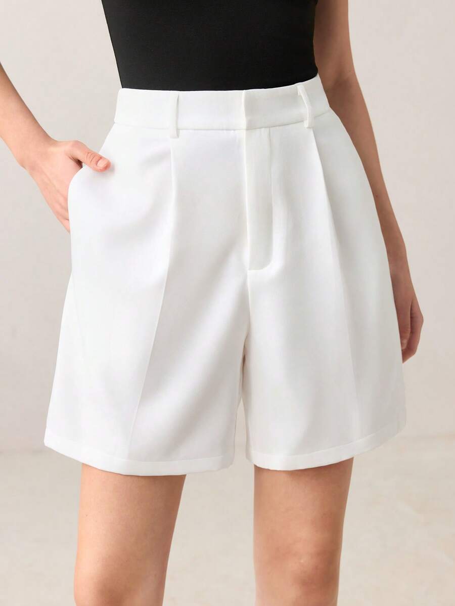 BizChic Women's Autumn Pleated Waist Slant Pocket Design Shorts, Urban Commute Minimalist Elegant Fashionable Teacher/Business Casual, Office Wear