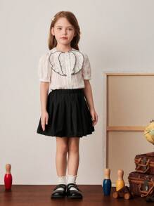 PrepCrw Conjunto de blusa blanca con volantes y falda plisada azul marino estilo escolar de primavera/verano para niñas jóvenes - Blanco y Negro - Ver 5