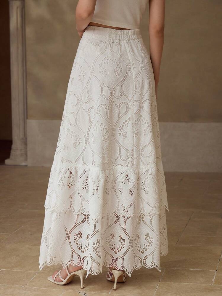 JUPE AVEC OURLET VOLANT ET DÉTAIL D'ANNEAU