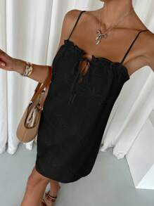 SHEIN Frenchy Đầm mini thêu khoét rỗng màu trơn cho nữ - màu đen - Xem 5
