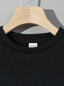 SHEIN Toddler Boys' Leisure Loose-fit Hat-wearing Skull Printed Sweater With Shoulder Bag And Side Pockets, Along With Tapered Pants With Prints