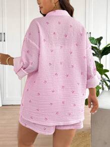 SHEIN Frenchy 大码秋季女装返校装条纹前开襟衬衫带可调节袖子短裤套装女式 - 淺粉色 - 查看 6