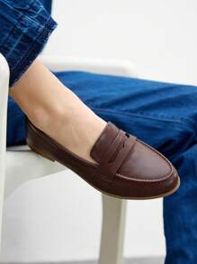 CUCCOO BIZCHIC Sepatu Loafer Kasual Datar Ujung Bulat Wanita, Sepatu Slip-On Klasik, Sederhana, dan Nyaman untuk Bepergian, Bekerja, dan Pemakaian Sehari-hari, Cocok untuk Natal dan Musim Semi. - Mocha Brown - View 4