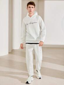SHEIN Leap Crew 2 件青少年男童休闲百搭保暖手写字母印花针织连帽衫和裤子套装，适合派对、学校、郊游、聚会、秋冬季，保暖内衬，加厚 - 白色 - 查看 1