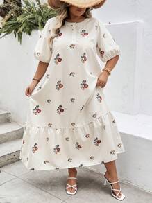 SHEIN CURVE+ Plus Size Bloemenprint Ruffle Zoom Bedekkende Jurk, Geschikt Voor Vakantie, Geweldig Voor Strand/Casual/Vakantie/Loungewear