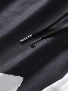 Manfinity LEGND Sporty Men's Fashion Printed T-Shirt Set,Men's Mature Street Short-Sleeved T-Shirt Set, Loose Dropped Shoulder Style, Random Letter Pattern And Contrasting Color Design, Which Enhances The Overall Texture While Maintaining Breathability And Comfort. The Overall Style Is Fashionable And Generous, Suitable For Outdoor Sports And Leisure Occasions. - Multicolor - View 5