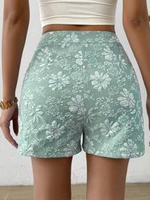 Flirla Quần short cắt ngẫu nhiên họa tiết hoa Jacquard rộng rãi thời trang cho nữ - màu xanh lá - Xem 2