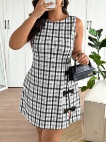 SHEIN Frenchy 大码女式格子印花连衣裙，侧蝴蝶结装饰，优雅时尚的设计，圆领休闲日常可爱连衣裙