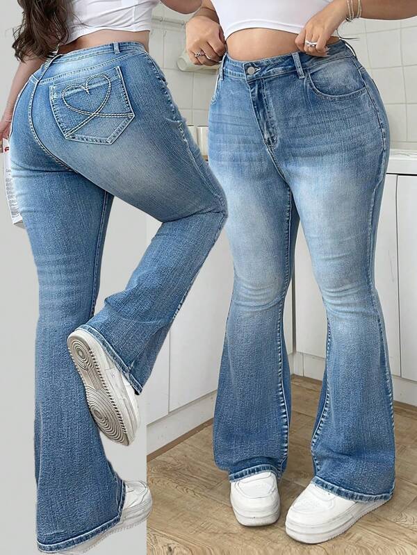 SHEIN MOD Jeans acampanados de mezclilla azul con estiramiento de talla grande, para verano para mujeres, jeans de verano, estilo Cottagecore, estilo Old Money para mujeres, vacaciones, Gyaru, ropa occidental para mujeres, jeans de Pascua, concierto para mujeres, festival de rave, jeans de talle alto, jeans con gráficos