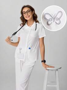 TaskEZ Pijama médico de estilo bordado de mariposa con múltiples bolsillos - Blanco - Ver 1