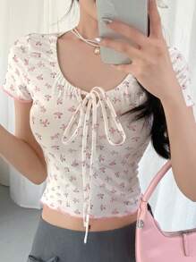 DAZY 女士短款修身镂空前系带短袖休闲 T 恤可爱上衣春夏花卉