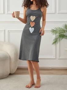 Vestido de dormir sin mangas para uso doméstico con estampado de corazones multicolor, detalle de volante en un ribete de múltiples colores para mujer talla grande