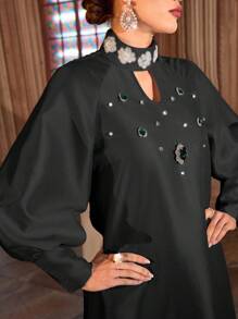 Al Najma 女士优雅长袖土耳其和阿拉伯传统长裙，带水钻锁孔领口细节 - 黑色 - 查看 5