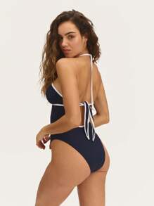 Nöista Halter One-Piece Swimsuit 
Dive Into Fun With Our Stunning Halter One-Piece Swimsuit Featuring Contrast Colors And Removable Pads, Designed For A Flattering Fit!