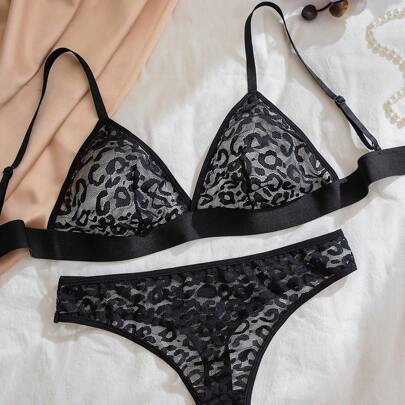 2pcs Valentine's Day Sexy Sheer Heart-Shaped Jacquard Wire-Free Mesh Lingerie Bralette & Panty Set