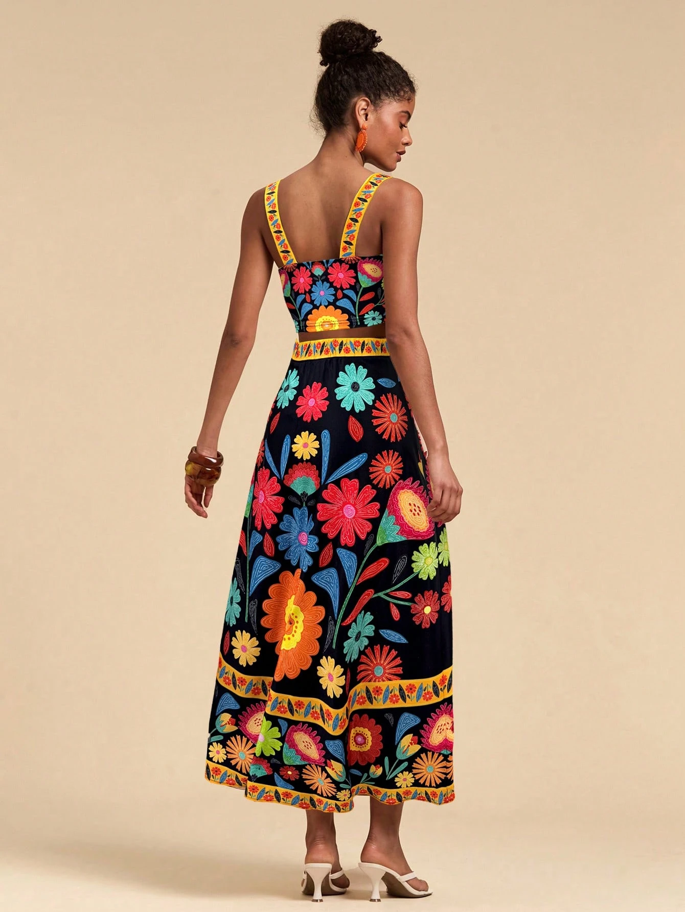 Travachic Conjunto de 2 peças para Mulheres: Top Cropped de Alça Estampado e Saia de Cintura Alta, Estilo de Férias - Preto - Visão 2