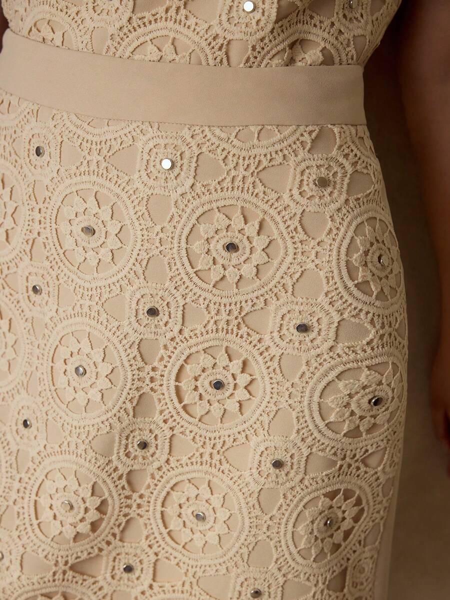 MOTF PREMIUM VÁY REN CÓ KHÓA KÉO GUIPURE TƯƠNG PHẢN - Màu be - Xem 2