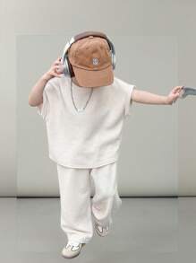 SHEIN Little Byeori 2pcs Kids Young Boy Boys Casual Japanese And Korean Loose Casual Apricot Knit Floral Yarn Pit Stripe Loose T-Shirt Pants Two-Piece Set, Suitable For School, Sports, Vacation, Home And Outdoor, Suitable For Spring And Summer Seasons