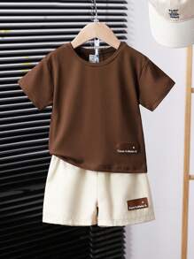 SHEIN 2 Pieces Baby Boy Unisex Newborn Neutral Set. It's A Set With A Brown Top And Apricot Shorts, Decorated With Letter Patches. Suitable For Summer, This Sportswear Is Perfect For Vacations, Parties, Outings, And As A Versatile Basic For School In Summer.Outfit Toddler Infant Outfits Unisex Summer. - Brown - View 3
