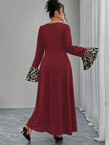 Modelyn Vestido talla grande con estampado de leopardo, contrastes de color y volantes en los puños - Rojo - Ver 2