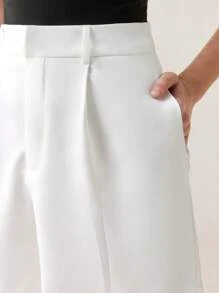 BizChic Women's Autumn Pleated Waist Slant Pocket Design Shorts, Urban Commute Minimalist Elegant Fashionable Teacher/Business Casual, Office Wear