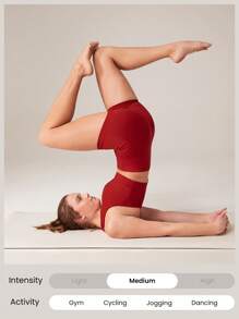 GLOWMODE 2 件 Powersculpt™ 吸汗凉爽高弹力交叉后背背心可拆卸无缝罩杯和 4.3 英寸骑行短裤带侧袋套装高强度健身跑步训练