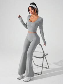 Easithlete 2 件套休闲运动交叉 V 领 T 恤和喇叭腿修身裤，运动服套装 - 灰色 - 查看 1