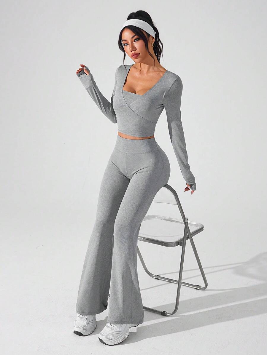Easithlete 2 件套休闲运动交叉 V 领 T 恤和喇叭腿修身裤，运动服套装 - 灰色 - 查看 1