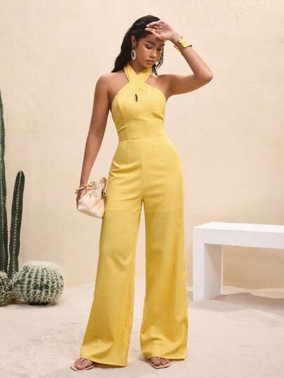 BY FELIZIA Mono elegante de pierna ancha con cruce de tirantes y espalda descubierta en color amarillo mantequilla sólido