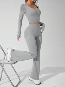 Easithlete 2 件套休闲运动交叉 V 领 T 恤和喇叭腿修身裤，运动服套装 - 灰色 - 查看 4