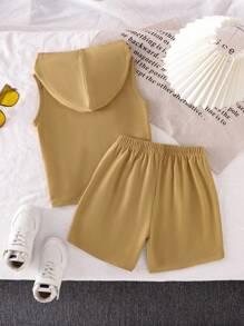 SHEIN 2 件套年轻男孩咖啡色连帽无袖背心和短裤休闲运动装，春夏 - 卡其色 - 查看 2