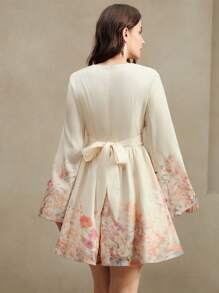 Anewsta 优雅花卉印花 V 领系腰喇叭袖节日派对礼服，适合情人节、新年、度假、波西米亚风、春季服装 - 橘色 - 查看 2