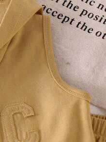 SHEIN 2 件套年轻男孩咖啡色连帽无袖背心和短裤休闲运动装，春夏 - 卡其色 - 查看 7