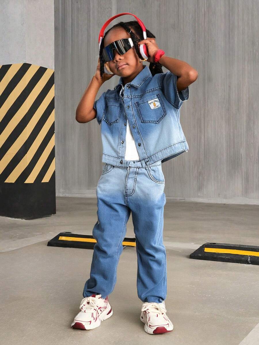 Young Boys' Washed Gradient Color Patch Pocket Bear Logo Loose Denim Outfit, Casual Street Style - Medium Wash - View 1