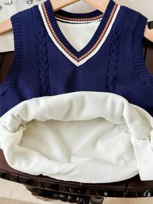 SHEIN Áo vest len hai lớp dáng rộng dành cho nam trẻ 1 phong cách đại học có đường viền cổ chữ V, lót nhiệt để tạo sự thoải mái và ấm áp. Thích hợp đi học, họp mặt, mùa về, đám cưới và tiệc tùng. - Màu xanh hải quân - Xem 7