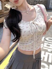 DAZY 女士短款修身镂空前系带短袖休闲 T 恤可爱上衣春夏花卉